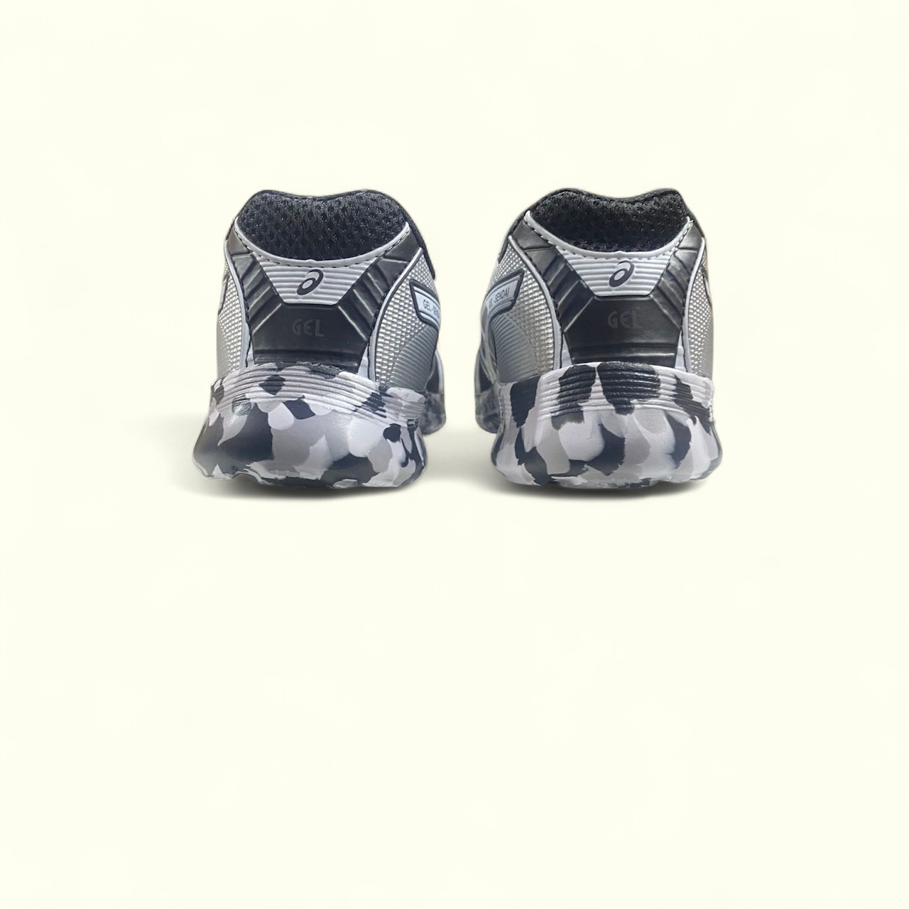 ASICS GEL ( PRETO / PRATA )